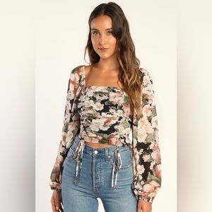 Lulu’s Capture the Moment black floral ruched long sleeve crop top